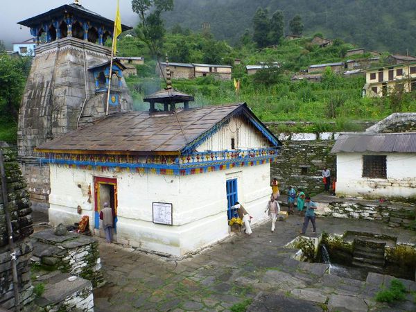 Excursion au temple de Triyuginarayan