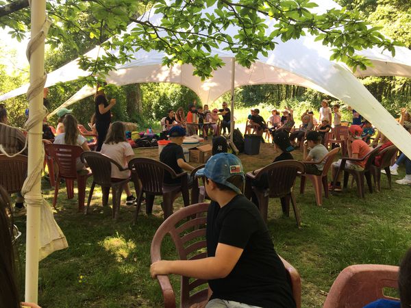 Les enfants investissent le jardin