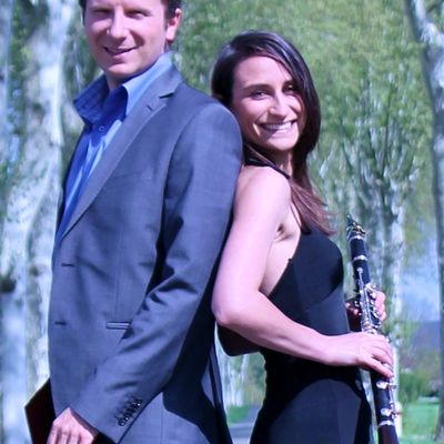 Le duo Emperi sur le parvis de Saint Michel