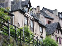 Conques beau village de l'Aveyron