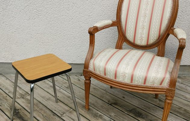 Le Fauteuil et le Tabouret