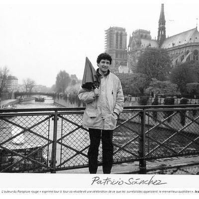 LE PARAPLUIE ROUGE