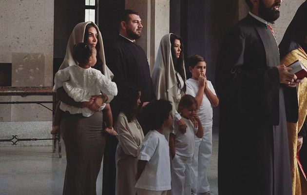Kim Kardashian fait baptiser ses enfants en Arménie ⛪