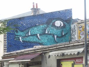 St Ouen, une autre ville de Street art, sur les murs, rideaux métalliques des boutiques, dans les marchés...