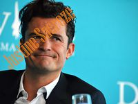 Orlando Bloom est arrivé, enjoué, à la conférence de Presse et il n'a pas oublié de gratifier Nokinstars d'un sourire enjoleur !