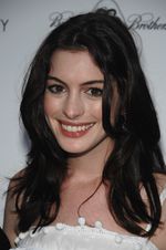 Ciné Review : Anne Hathaway sera Catwoman