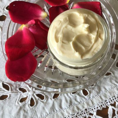 Crème au lys blanc du jardin et au miel pour peaux délicates