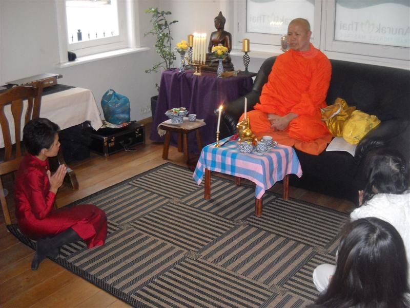 http://watthaidhammaram.over-blog.com/article-buddha-bless-anurak-thai-traditional-thai-massage-98325863.html