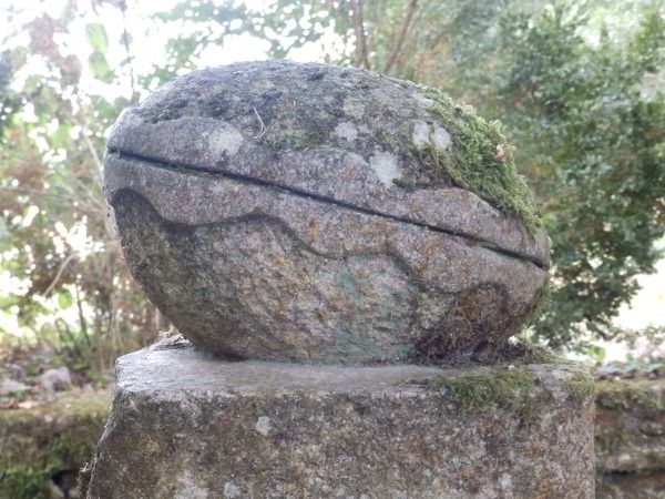 Ce sentier veut aussi  rendre hommage aux tailleurs de pierres qui vivaient autrefois dans les villages de St Jallet et du Montet et qui font partie de St Plantaire 