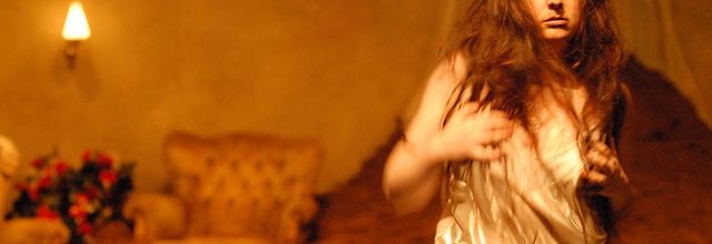 « le Salon » et « le Sous-sol », de la Cie Peeping Tom (critique), Théâtre des Abbesses à Paris