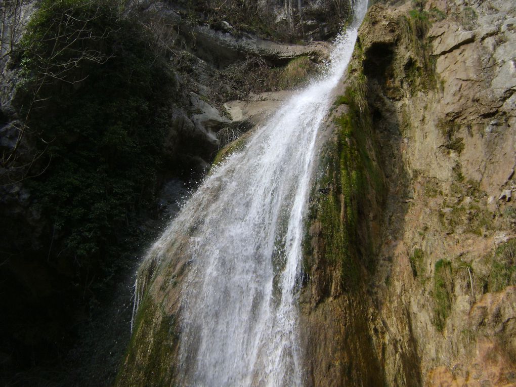 Entre Rossillon et La Burbanche, une cascade vigoureuse...