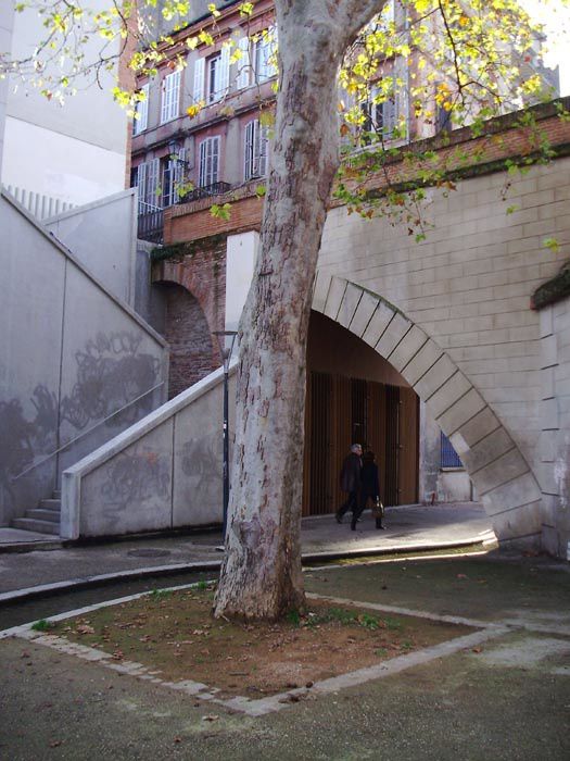 Marché Saint Cyprien/quartier Saint Cyprien (Grand rue Saint Nicolas, Eglise Saint Nicolas, presbytère, Port Viguerie,Quai de l'Exil des Républicains espagnols)/café place Esquirol/rue de la descente de la Halle aux poissons/Garonnette/Station de