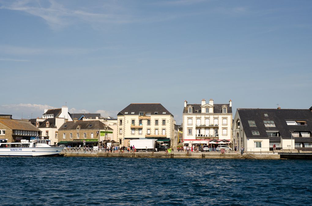 Au mouillage à l'île Teviec puis au Port d'Etel en passant par la barre et son courant