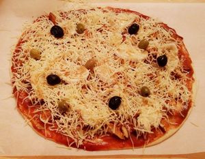 Pizza Barbecue poulet chèvre miel