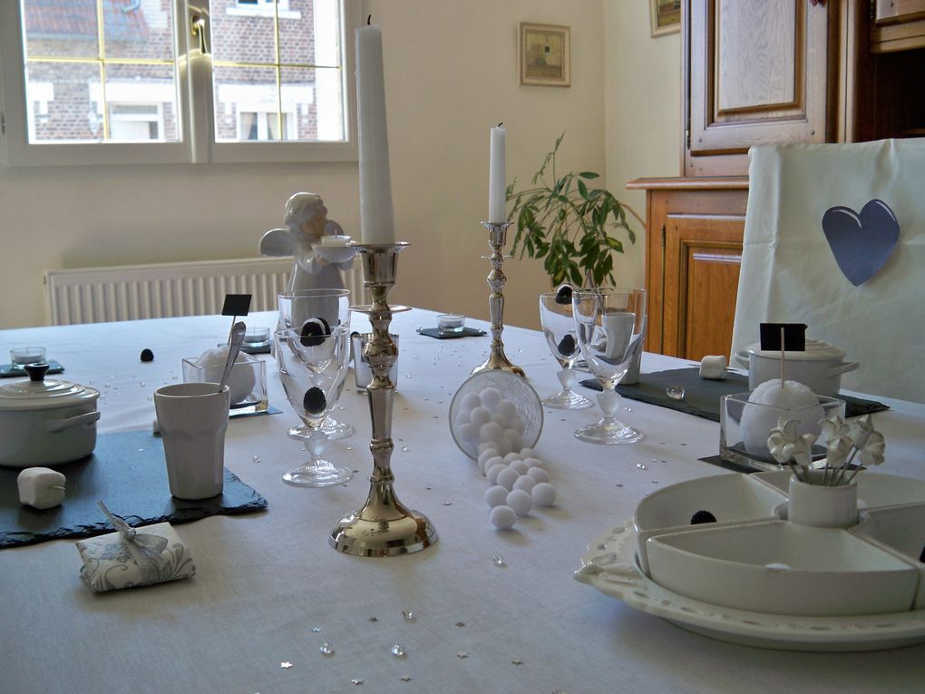 Les assiettes de présentation sont en ardoise. Elles font tout le charme de cette table et de ce diner romantique.