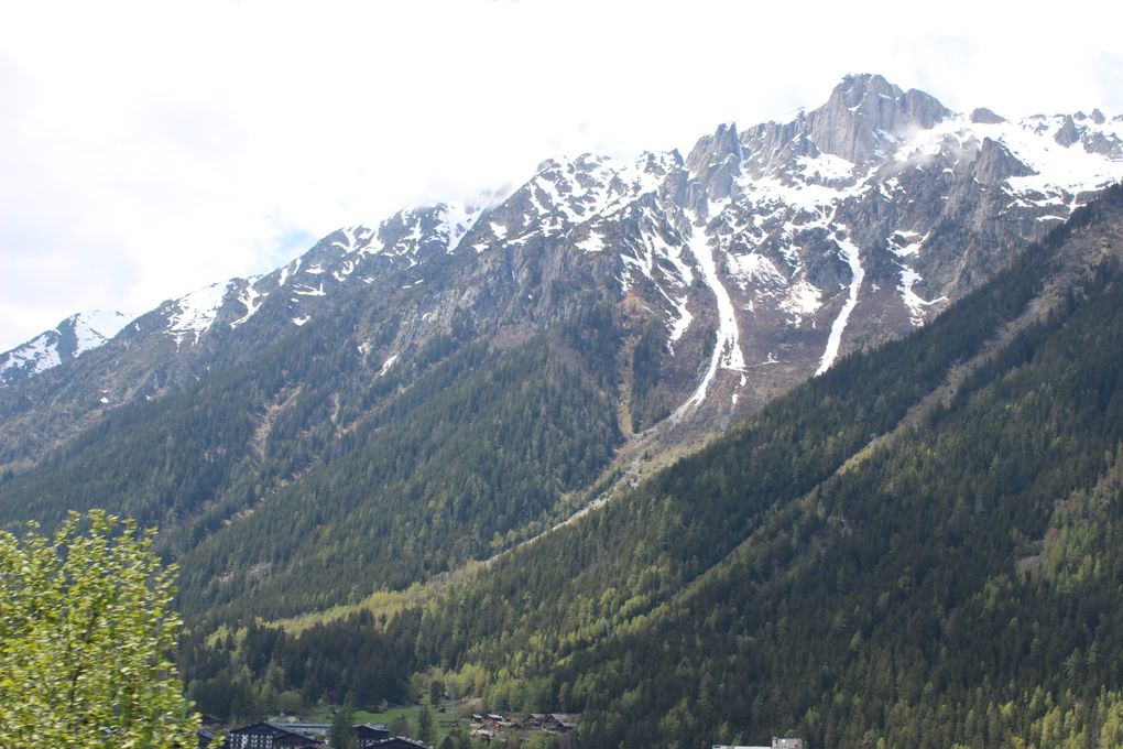 Chamonix et la gare Montenvers. Le départ de la  visite de la mer de glace. 