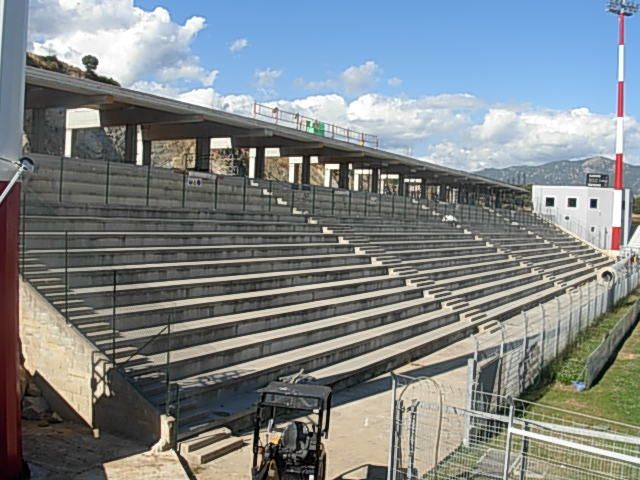 Photos de l'avancer des travaux des tribunes JB POLI et Nord.(7/06/09)