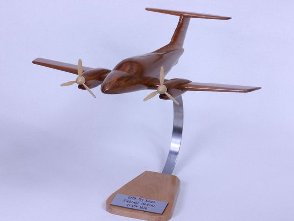 Embraer EMB121 Xingu (Brésil, échelle : 1/45°, bois : bouleau, prunier)