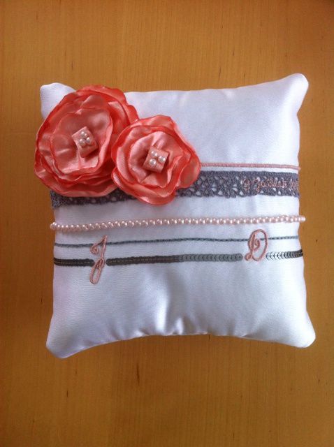 Coussin d'alliance thème romantique vintage