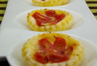 petits feuilletés aux tomates cerises