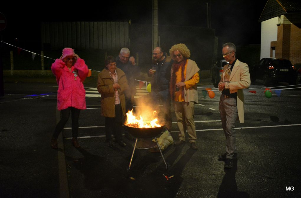 Soirée sur le thème du carnaval avec lancer de harengs depuis l'étage de La Musette - Photos : 18 mars 2023.