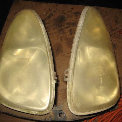 Rénovation d'optiques sur phares tracteur New-Holland