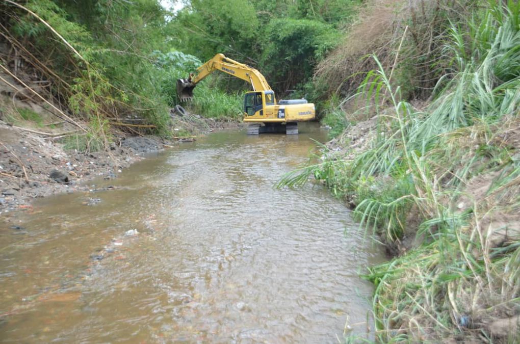 Alcaldía de Naguanagua continúa limpieza y dragado del río Cabriales en Los Guayabitos