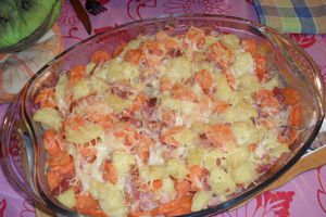 Gratin de Pommes de terre / Carottes avec ses lardons.