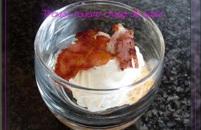 Verrine tiramisu de tomate, crème de basilic et lard fumé