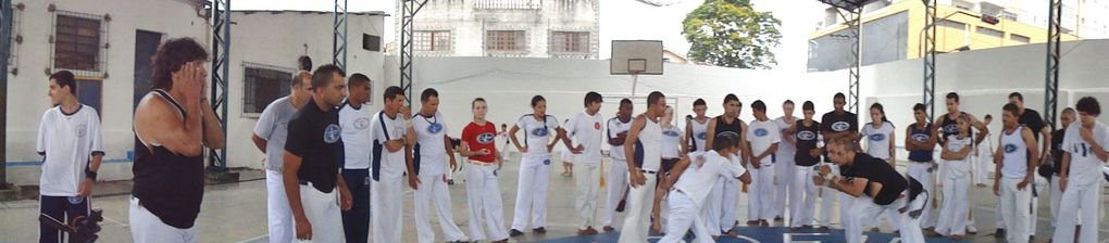 Baptême et passage de cordes du groupe de capoeira "Associação Liberdade". Un weekend de capoeira, de cours avec Mestres et Professores de l'extérieur, de Maculele, de Samba, de Feijoada... que du bonheur! ;)