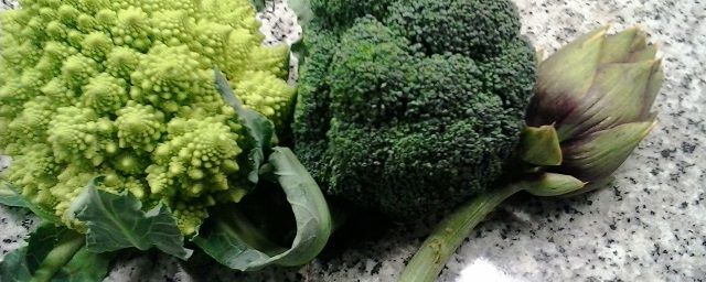Cosa sono i "Clafoutis (o clafouti)? - Ricetta di tre piccoli clafoutis salati: ai broccoli, ai carciofi e ai broccoli romani