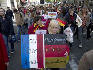 Comme Sarkozy ils appellent la "casse" la "réforme". Les profs et parents devront batailler durement .