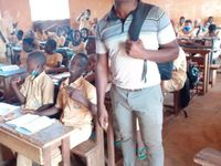 PREPARATION DU BREVET : MR DJIBA KEITA DONNE SON TEMPS LIBRE POUR LES ELEVES DU COLLEGE HADJA M'MAH