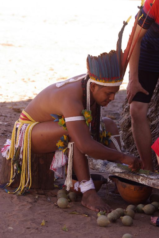 Je suis partie avec une équipe photo, trois ryder, un directeur artistique, un photographe et moi en assistante stylisme/ photo ainsi qu'une ethnologue qyui nous accueillient là bas, pour trois semaines dans une réserve indienne. Magnifique rencon