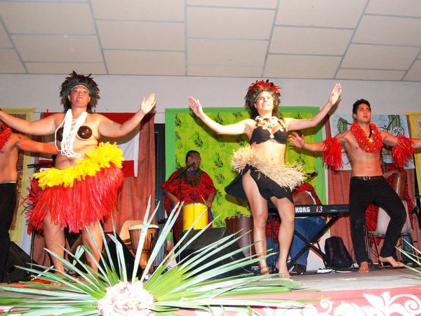 La troupe TAHITI09 présente son spectacle