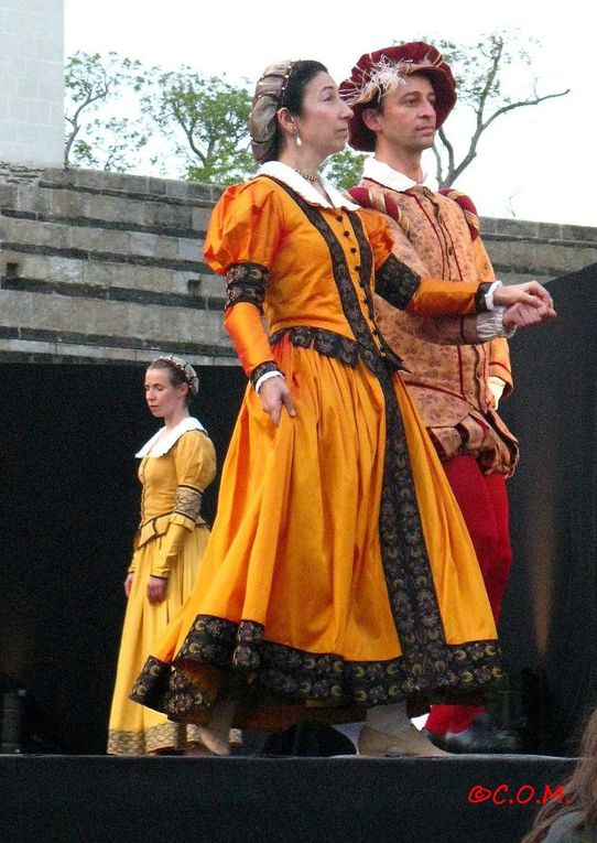 CHATEAU des DUCS de BRETAGNE - NANTES - 9 mai 2009 - Concert dansé "Bal de courtisans au temps des Valois" par la Compagnie Outre Mesure et Bal Renaissance avec la participation d'élèves du CRR de Nantes