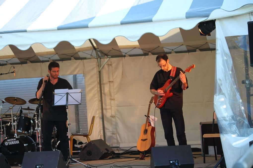 Voici notre premier vrai concert, pour la Fête de la Musique, à St Léger des Bois (49).