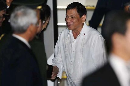  Rodrigo Duterte mâchera-t-il du chewing-gum face à l'empereur du Japon ?