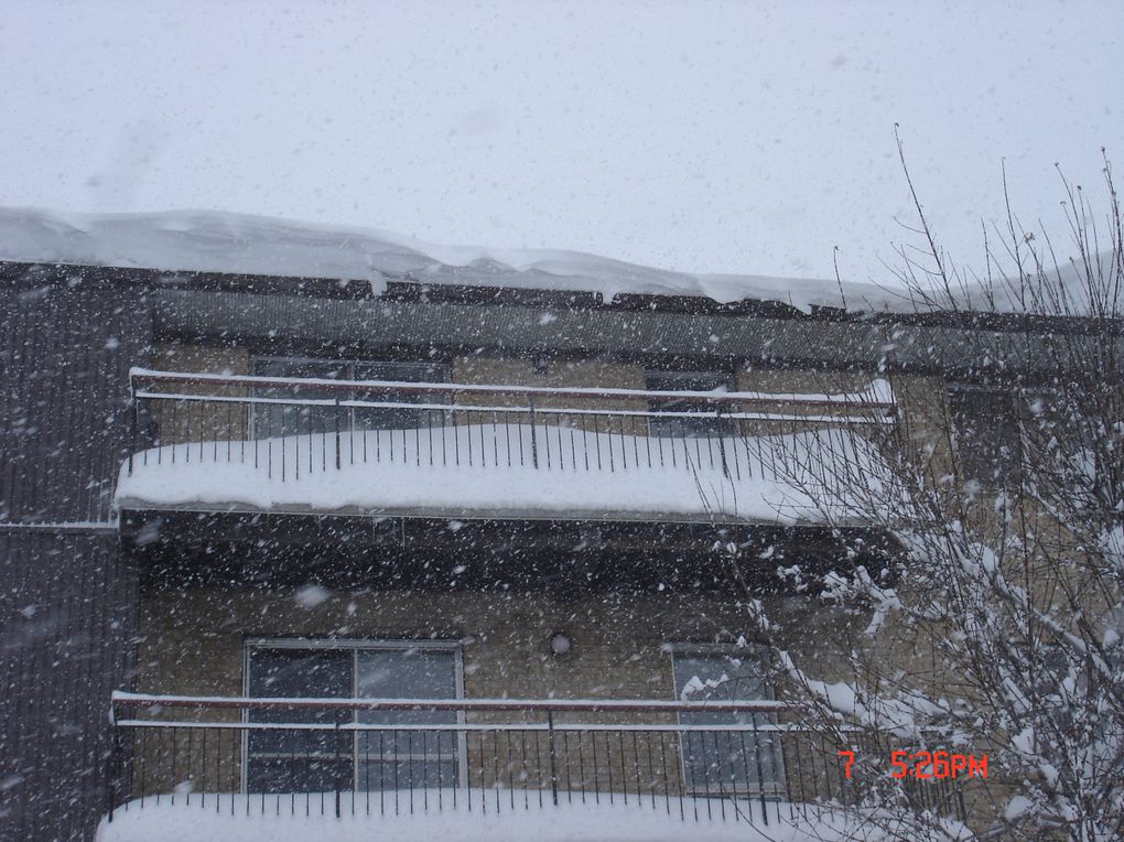 photos aléatoires de ma ville, avec des petites ou grosses bordées d'neige qui pour cette année à durer longtemps, la dernière grosse bordée du printemps ayant eu lieu à la toute fin du mois d'avril !!!