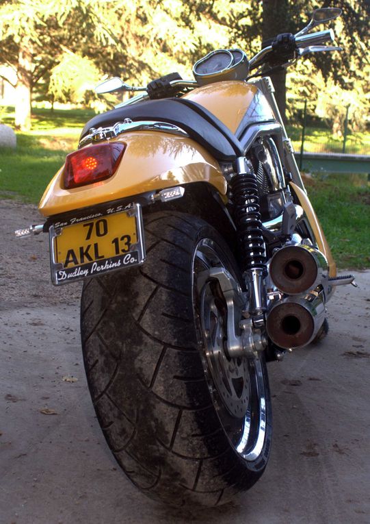 Quelques photos de ma moto , son debridage et autres modifications ...