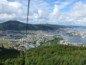 Zum Nordkap mit der Mein Schiff 1 - 2.)  erster Seetag und die Stadt Bergen