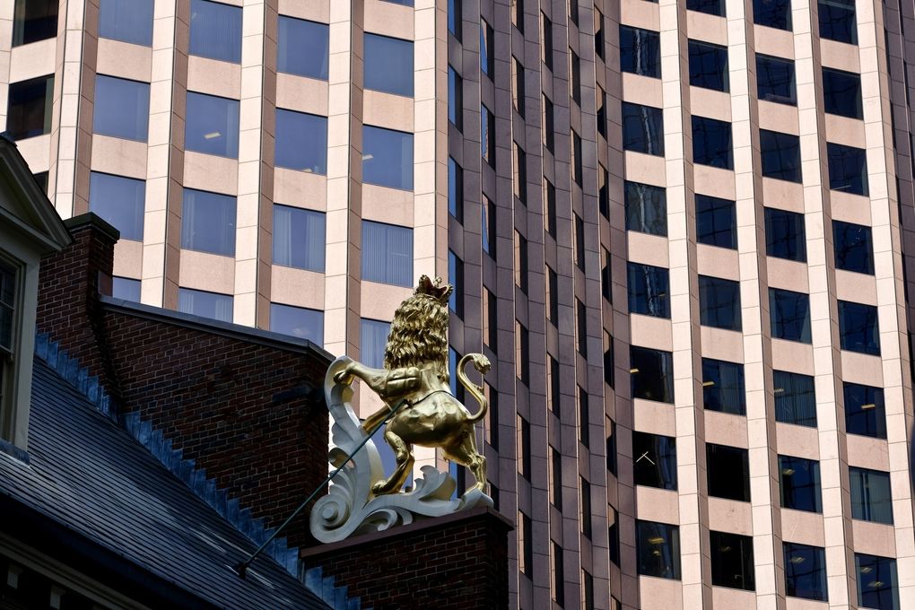Haymarket, un marché en plein centre ville, présent 2 jours par semaine, the Rose Kennedy Greenway et sa nouvelle fresque, un aigle royal offert par la reine Elisabeth 2 et le musée du Boston Tea Party.