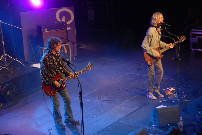 Quelques iamges du concert de Louis Bertignac qui a invité Paul Personne à le rejoindre sur scène. La première partie était assurée par le trio A l'ouest band.