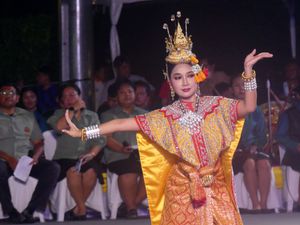 Danseuses de &quot;khon&quot; - Visages de Thaïlande (23-31)