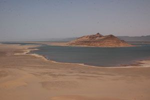 Mars 2007 - 1er traversée des ergs El Atchane et Er Raoui par une caravane chamelière et touristique. 360 km de découverte