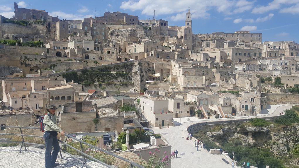 Matera et ses sassis, repas dans une cave de maison, exemple d'aménagement des maisons avec citerne et les glaces !!!!