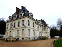 Le château de Villiers, la mini-ferme vaches, moutons et poules, canards ...