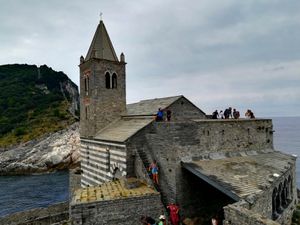 L'église de San Pietro extérieur et intérieur