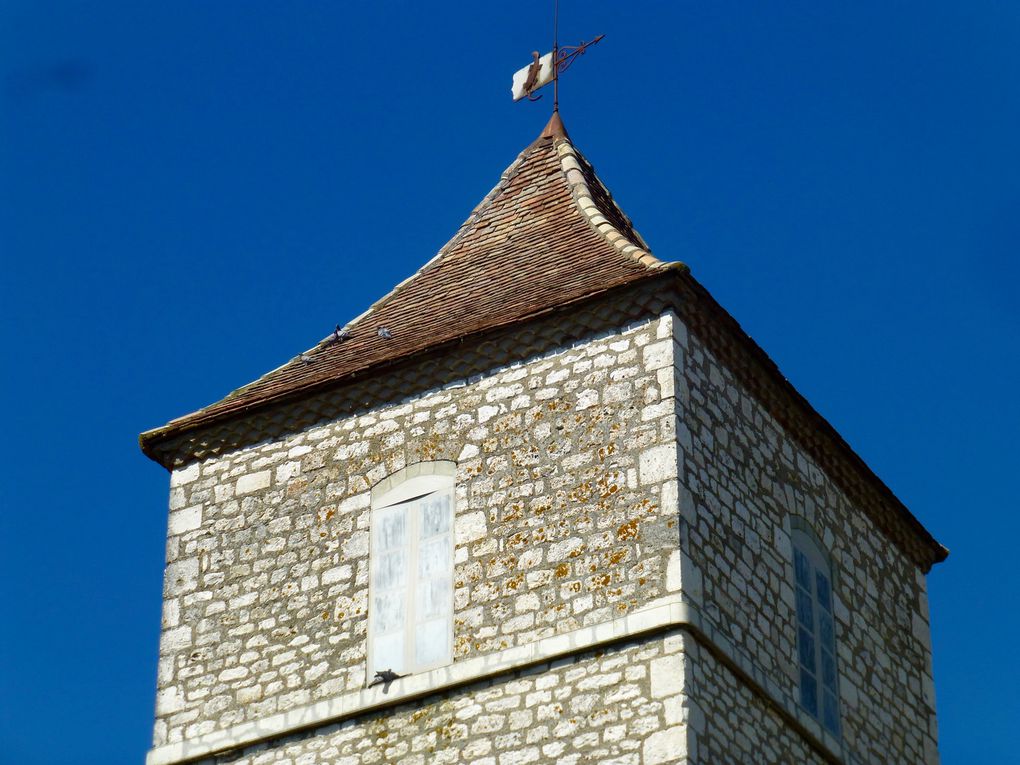 Journée à travers la France agricole, ce n'est pas la Beauce pour le paysage mais on est bien dans  la culture. Finalement je verrai le donjon de Montcuq, et quelques agneaux avant d'arriver à Lauzerte, par le bas... Pour les amateurs il reste quelques maisons à vendre.