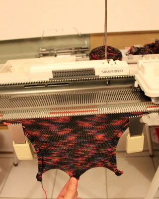 Machine à tricoter: premiers échantillons